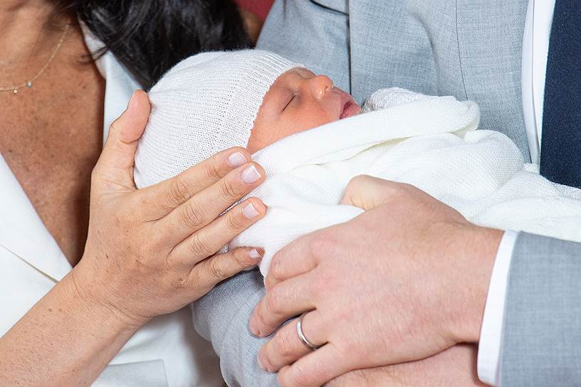7-е место. Сын принца Гарри и Меган Маркл родился 6 мая 2019 года. В публикации в семейном Instagram говорится, что мальчика назвали Арчи Харрисон Маунтбаттон-Виндзор 