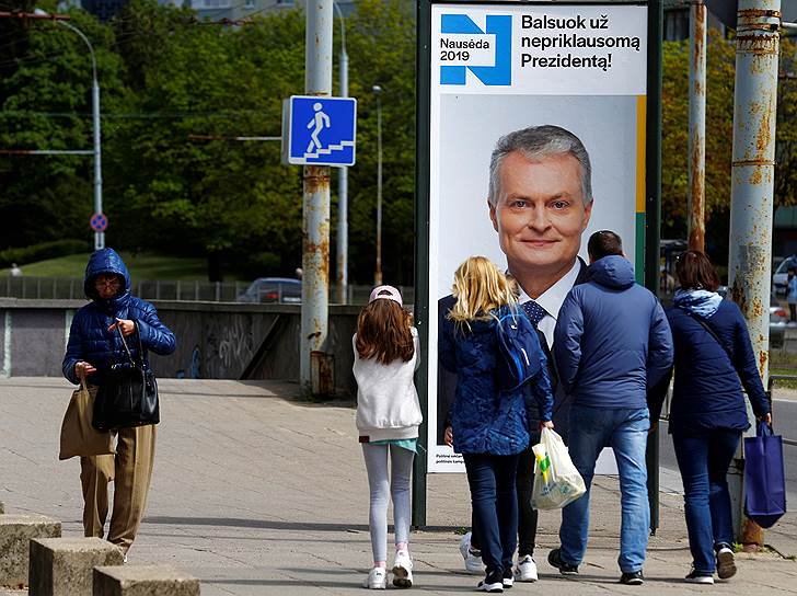 На билборде — независимый кандидат в президенты Литвы Гитинас Неуседа