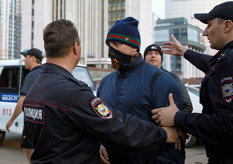 14 мая пресс-служба ГУ МВД России по Свердловской области заявила, что сотрудники правоохранительных органов не применяли спецсредства во время акции протеста