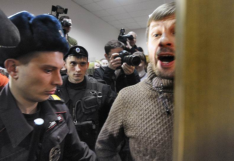 &lt;b>Возбуждение&lt;/b>. Евгений Урлашов, бывший мэр Ярославля&lt;br> 28 февраля 2014 года перед заседанием суда о продлении ареста 