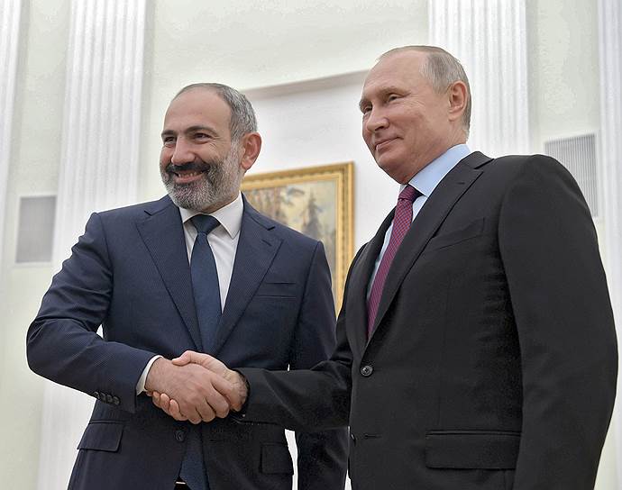 Премьер-министр Армении Никол Пашинян (слева) и президент России Владимир Путин во время встречи в Кремле в сентябре 2018 года