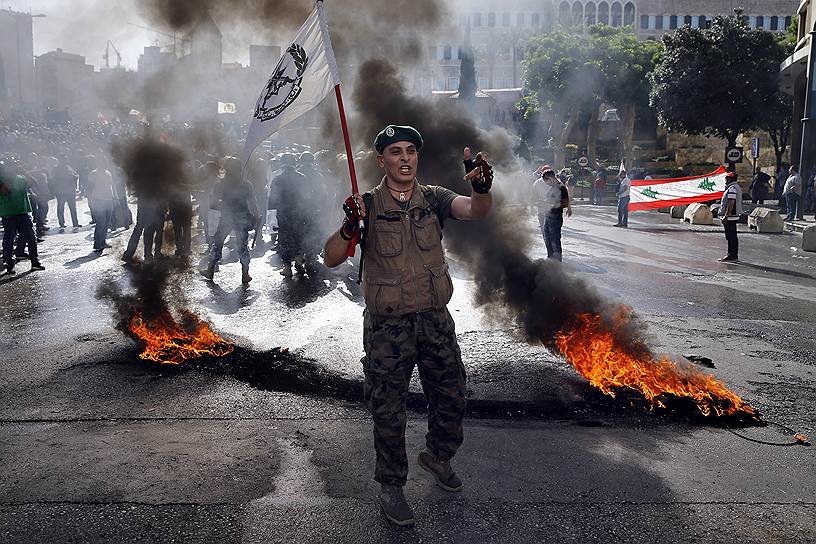 Бейрут, Ливан. Военный в отставке во время антиправительственной акции протеста 