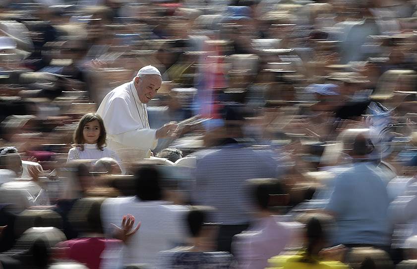 Ватикан. Папа римский Франциск на площади Святого Петра 