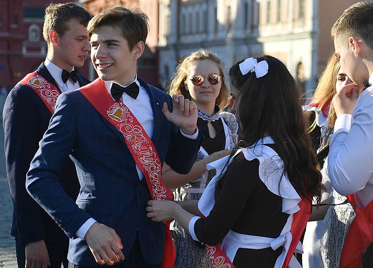 Гуляния столичных выпускников на Красной площади