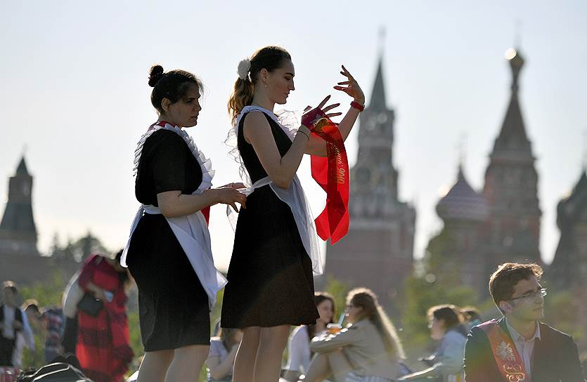 Гуляния выпускников в центре Москвы