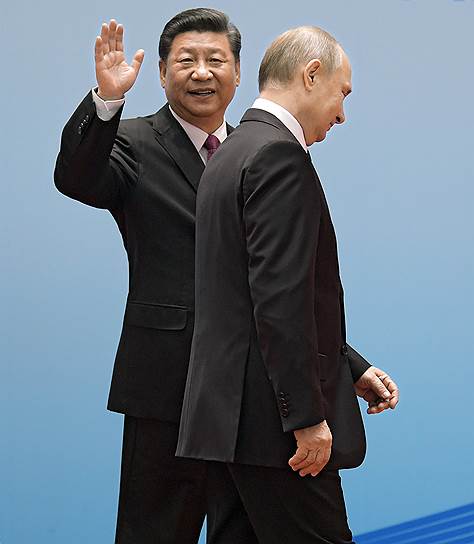 Президент России Владимир Путин (справа) и председатель КНР Си Цзиньпин