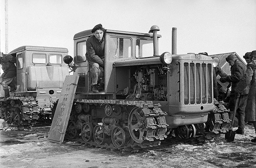 Трактор ДТ-54