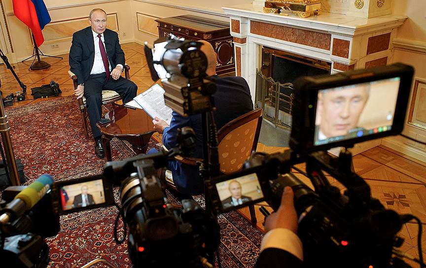 Москва, Россия. Президент Владимир Путин дает интервью перед своим визитом в Киргизию