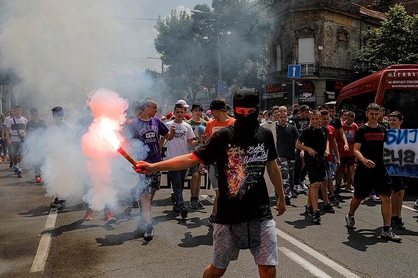 Белград, Сербия. Школьники на акции протеста, связанной с решением властей перенести экзамен по математике после утечки ответов