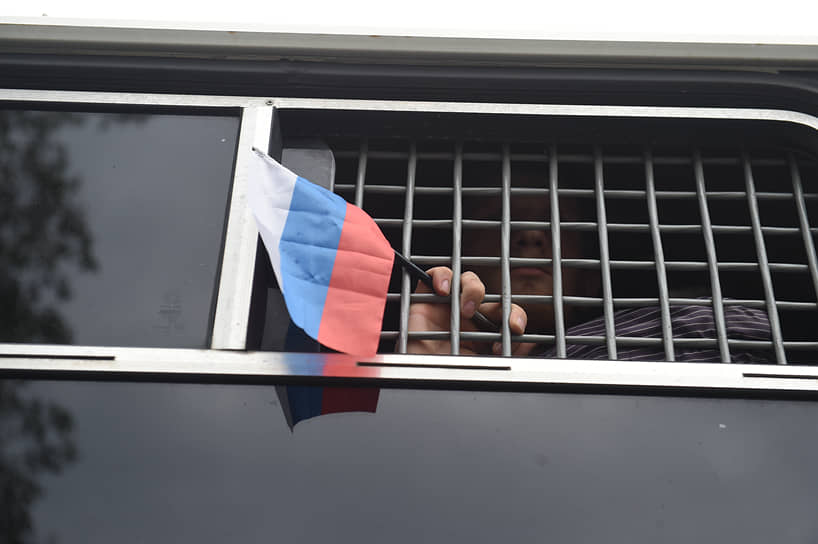 12 июня, Москва. Задержанный участник марша в поддержку журналиста «Медузы» Ивана Голунова