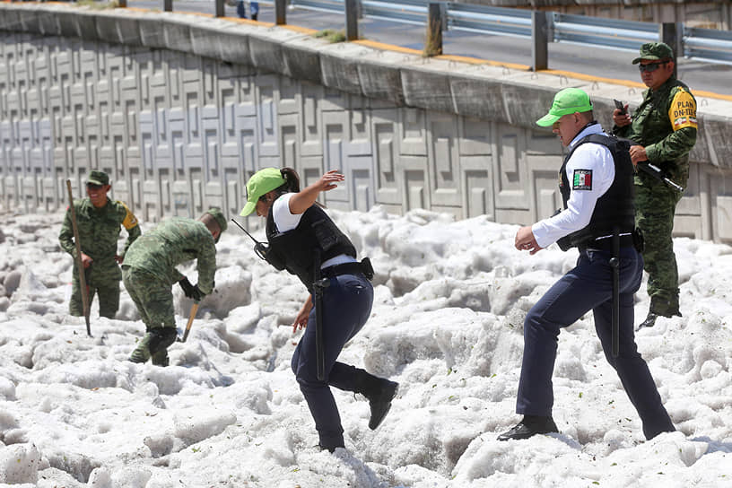 Гвадалахара, Мексика. Ликвидация последствий ледяного шторма