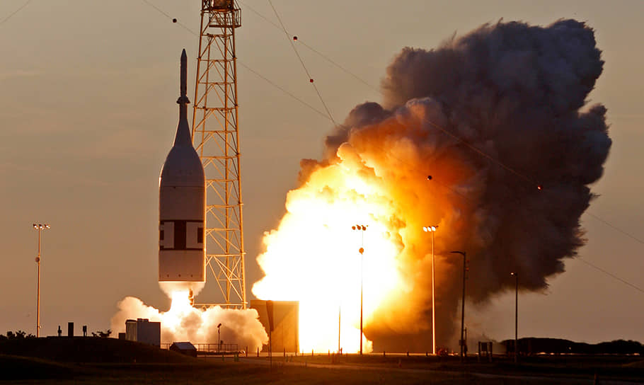 Мыс Канаверал, Флорида, США. NASA испытывает систему аварийного спасения корабля Orion
