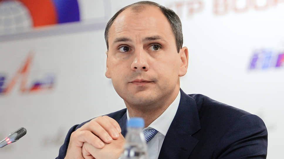 Больше всех заработал врио губернатора Оренбургской области Денис Паслер — 234,1 млн руб. Правда, такой доход ему принесла работа в энергетической компании ПАО «Т Плюс», которую он покинул в марте 2019 в связи с новым назначением