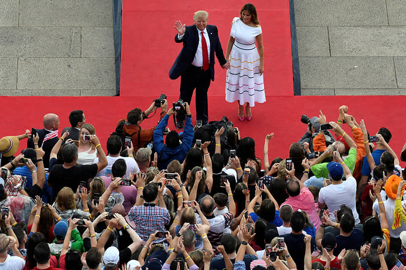 Вашингтон, округ Колумбия. Президент США Дональд Трамп с супругой Меланией
