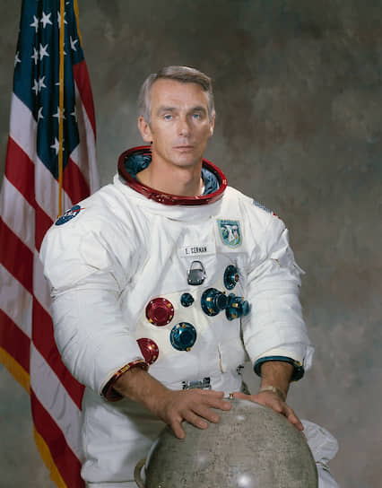Юджин Эндрю «Джин» Сернан (1934-2017), командир корабля «Аполлон-17», был на Луне 11-14 декабря 1972 года. Последний человек, стоявший на поверхности Луны.