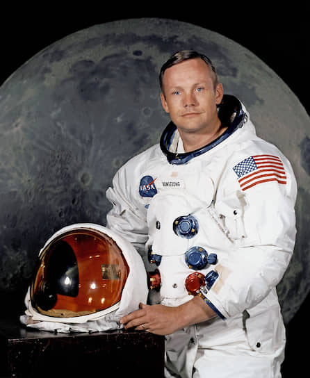 1.	Нил Олден Армстронг (1930-2012), командир корабля «Аполлон-11», первый человек, ступивший на поверхность Луны 21 июля (по американскому времени – 20 июля) 1969 года.