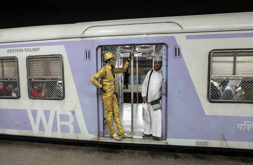 Мумбай, Индия. Начинающий актер Болливуда (слева)