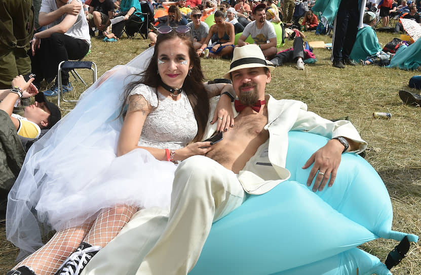 В ЗАГСе на территории фестиваля заключили брак более 600 пар