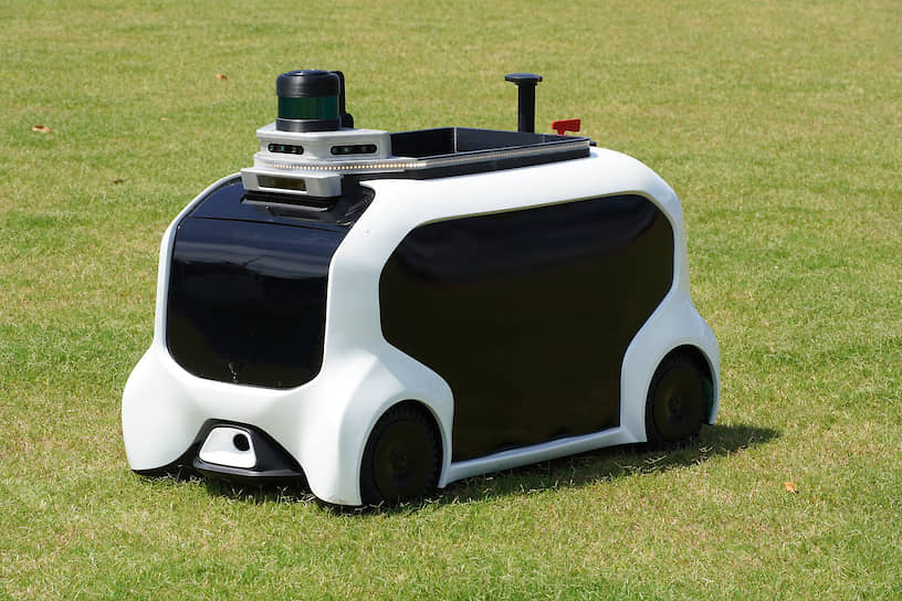 Робот полевой поддержки FSR (Field Support Robot) будет перемещаться по полю автономно и поднимать брошенные объекты, такие как копья и метательные снаряды