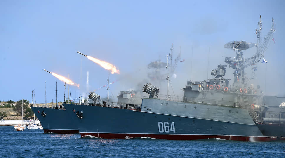 Малый противолодочный корабль «Муромец» в Севастопольской бухте 