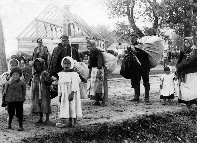 Далеко не каждая крестьянская семья могла позволить себе долгий, но верный способ переселения за Урал — на собственных телегах