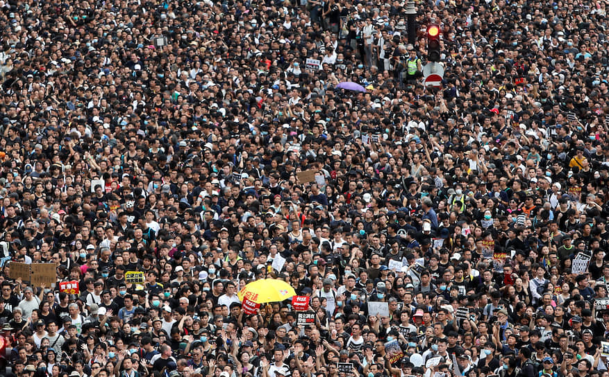 Протесты достигли пика в июне. На улицах Гонконга 7, 9, 12 и 16 июня собирались от 1 до 2 млн человек