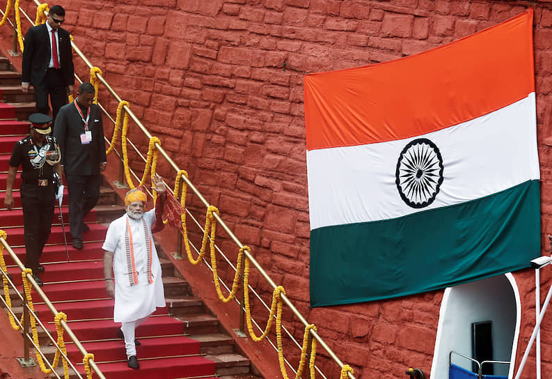 Премьер Индии Нарендра Моди после обращения к нации в День независимости