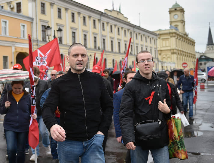 Лидер движения «Левый фронт» Сергей Удальцов (слева) во время протестной акции на проспекте Сахарова
