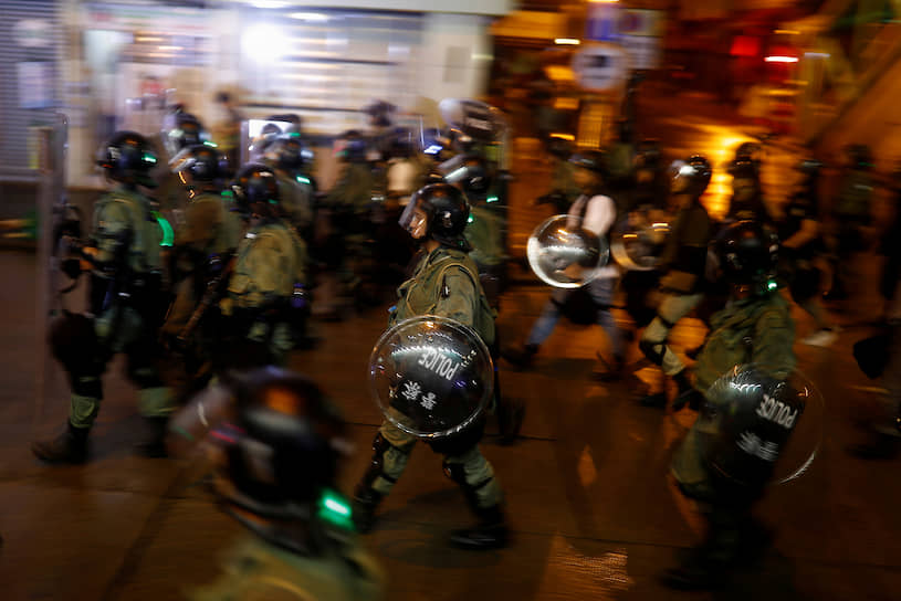 Гонконг, Китай. Полиция во время столкновений с протестующими
