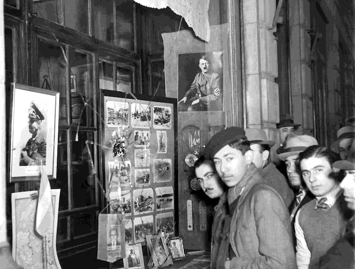 Разбитая витрина магазина с немецкой пропагандой в Буэнос-Айресе, 1942 год