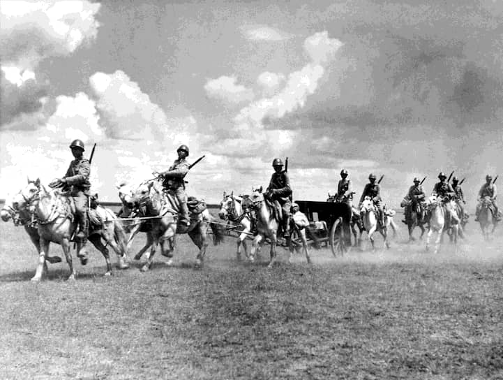 Монгольская конница во время боев в Китае, август 1945 года
