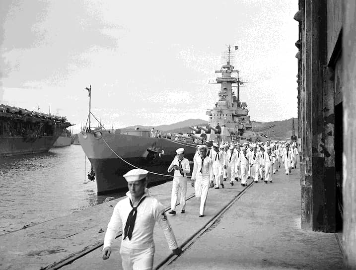 Американские военные в панамском порту, 1945 год