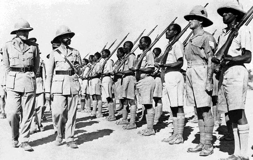 Император (негус) Хайле Селассие инспектирует эфиопские войска в Судане, 1941 год