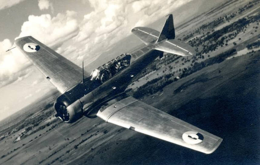 Легкий учебный самолет T-6 Texan ВВС Колумбии, 1940 год