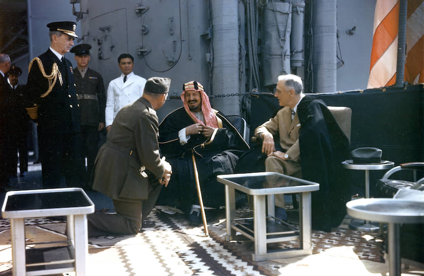 Саудовский король Абд аль-Азиз ибн Сауд на встрече с президентом США Франклином Рузвельтом, февраль 1945 года