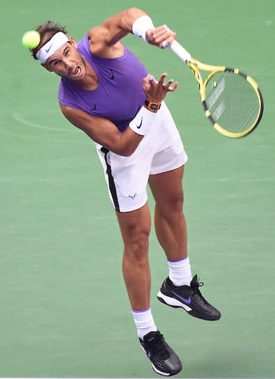 Испанский теннисист Рафаэль Надаль во время матча с корейским теннисистом Хёном Чуном
