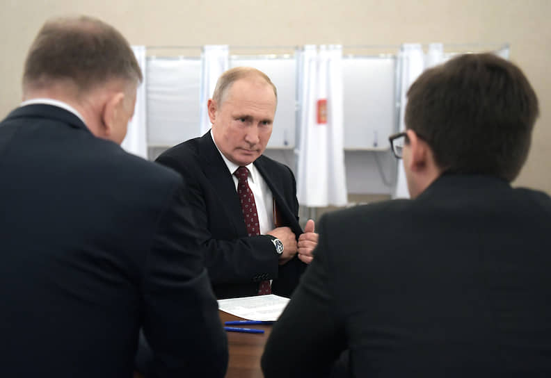 Президент Владимир Путин проголосовал на избирательном участке №2151 в Российской академии наук 
