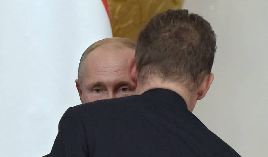 Президент России Владимир Путин (слева) и председатель правления ПАО «Газпром» Алексей Миллер 