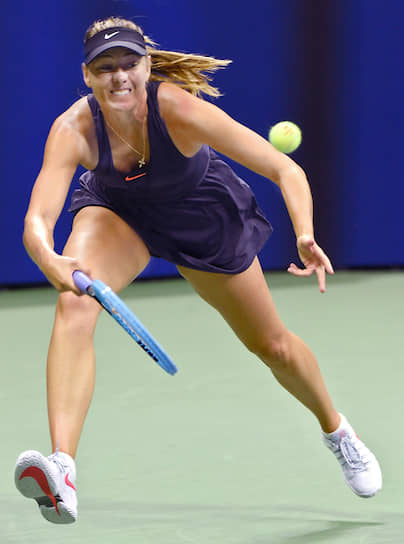 Российская теннисистка Мария Шарапова во время матча с Сереной Уильямс. Поединок закончился победой американки