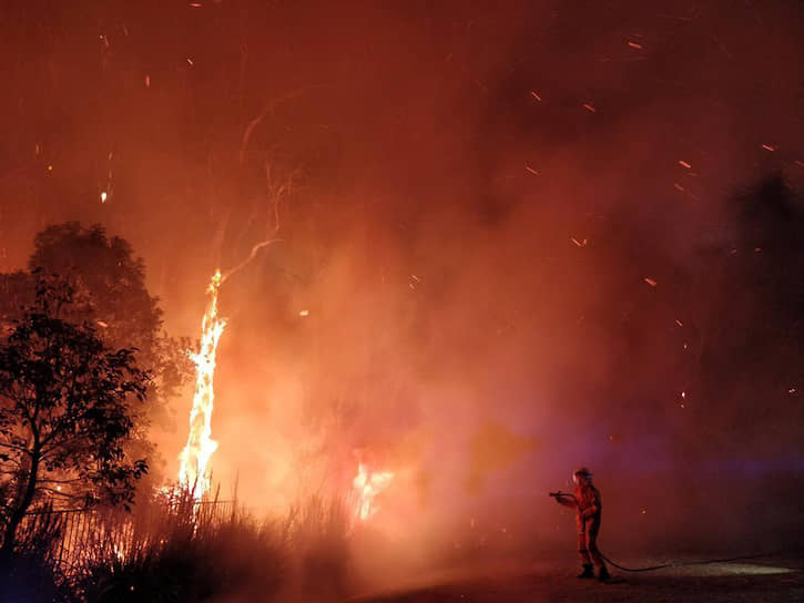 Перегиан Спрингс, Австралия. Тушение лесного пожара
