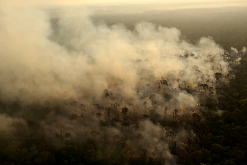 Порту-Велью, Бразилия. Дым от пожаров в лесах Амазонии 