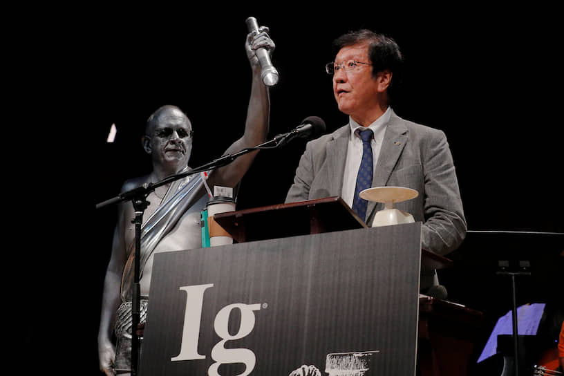 Лауреат Шнобелевской премии по химии Сигару Ватанабэ