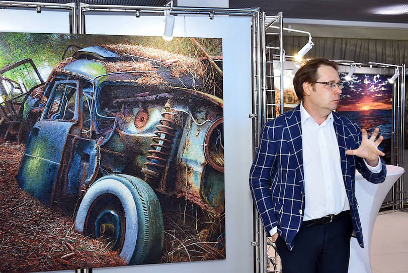 Искусствовед Кирилл Светляков во время своей лекции «Машина американского искусства — как она работает от абстрактного экспрессионизма до настоящего времени» в офисе корпорации «Роснано»