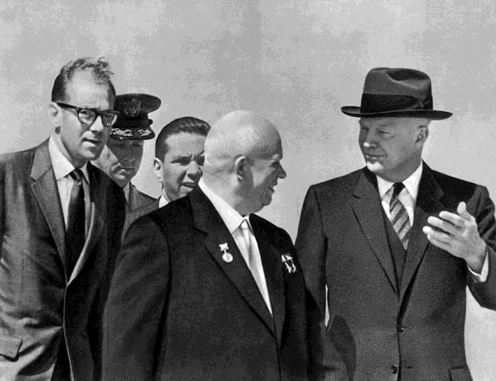 За время визита советский лидер дольше всего общался с президентом США Дуайтом Эйзенхауэром, но оба остались на своих позициях в вопросах внешней политики