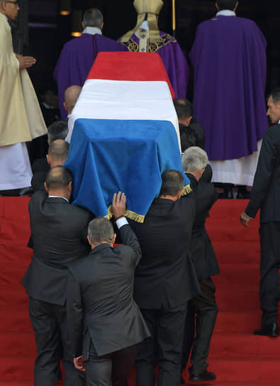 В церемонии прощания приняли участие лидеры 30 государств, в том числе президент России Владимир Путин. Жак Ширак похоронен на кладбище Монпарнас в Париже рядом со своей дочерью Лоранс, которая ушла из жизни в 2016 году
