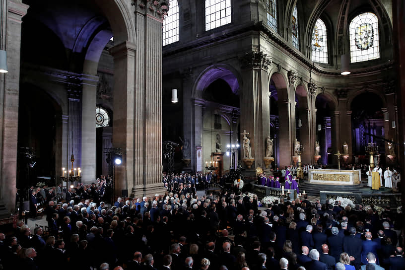 В память о Жаке Шираке впервые после пожара ударит колокол Собора Парижской Богоматери