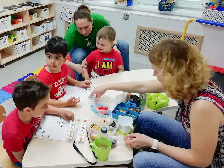 Занятия в Ресурсном центре для детей с аутизмом и другими поведенческими особенностями