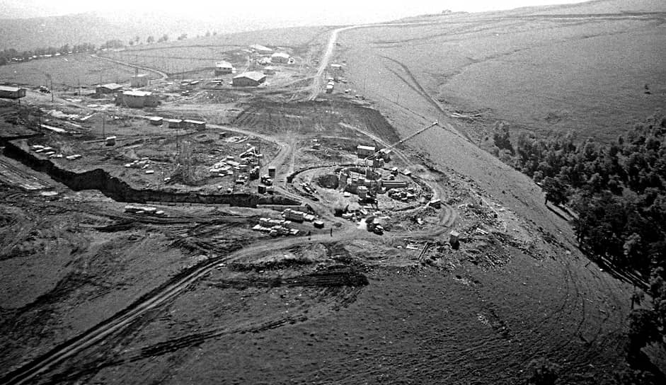 Весной 1966 года началось строительство башни БТА на отроге горы Пастухова