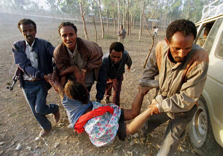 12 мая 1998 года армия Эритреи захватила город Бадме на севере Эфиопии, в начале июня бои шли на подступах к эфиопскому Адиграту