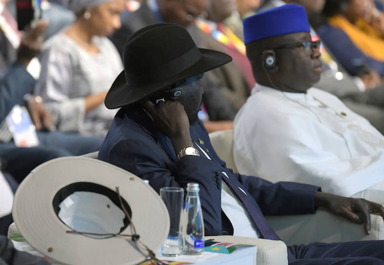 Президент Южного Судана Сальваторе Киир (в черной шляпе) во время пленарного заседания «Россия–Африка: раскрывая потенциал сотрудничества»